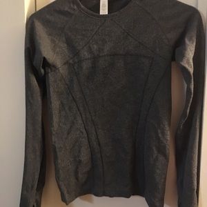 Large Ivivva long sleeve work out top